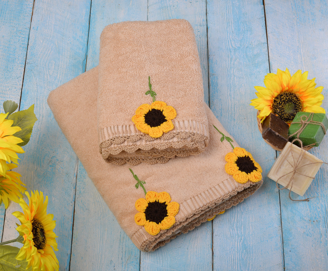 Briarwood Checkered Sunflowers Hand Towel Set of 2