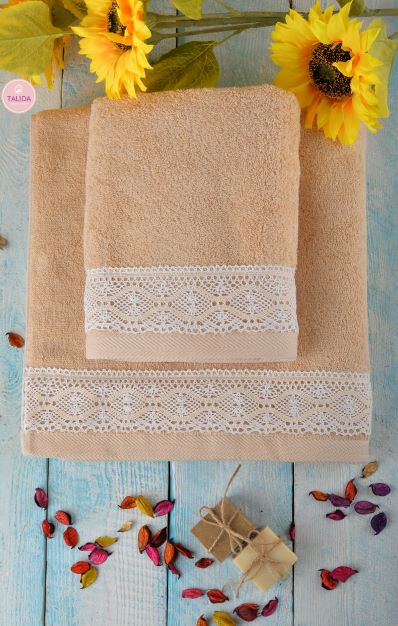 Lace Edged Towel Set